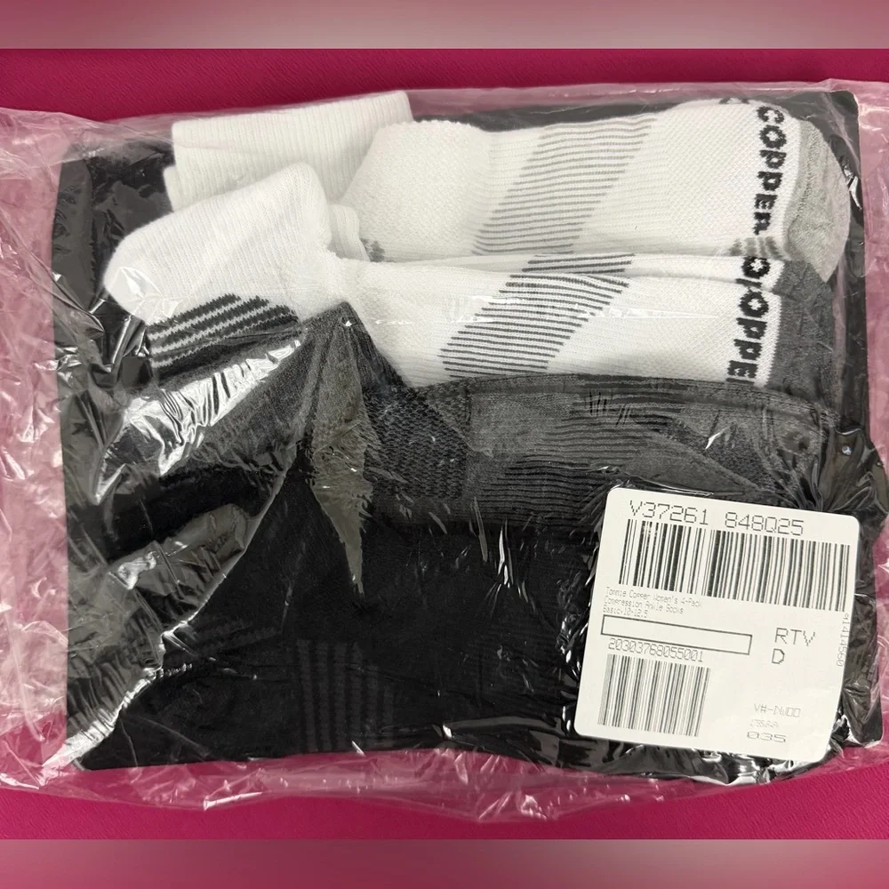 Tommie Copper Woman’s 4 Pack Compression Ankle Socks   Shoe Size (10-12.5) NWT